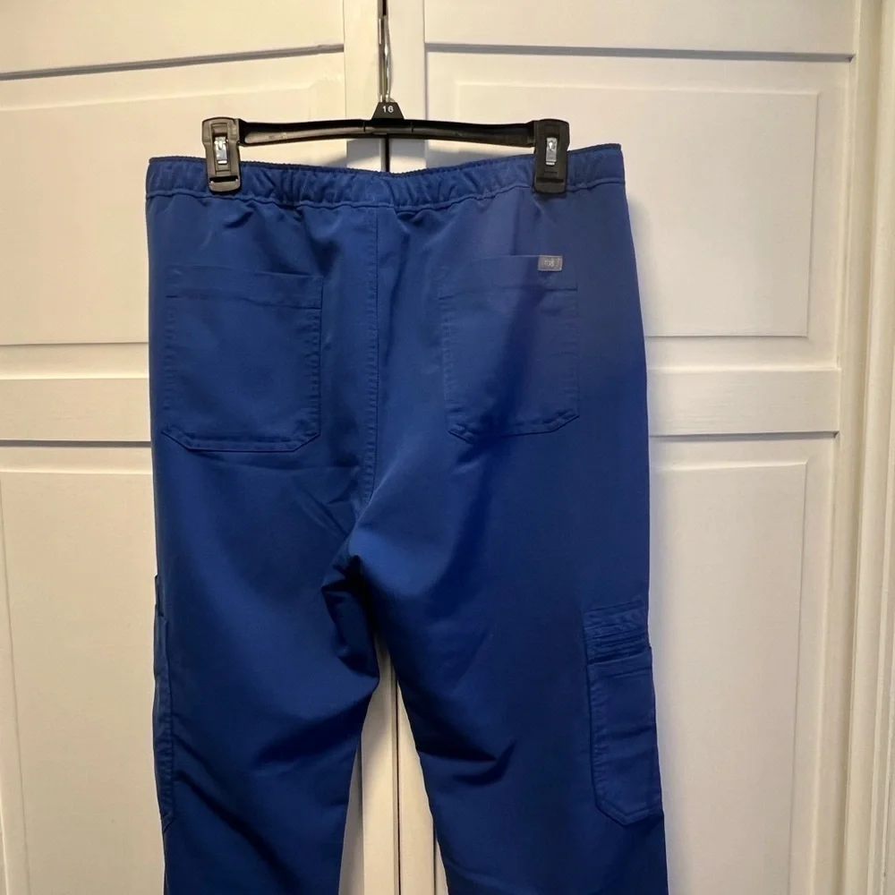 Men’s Figs Cairo Cargo Scrub Pants Size Men’s Medium Color Royal Blue